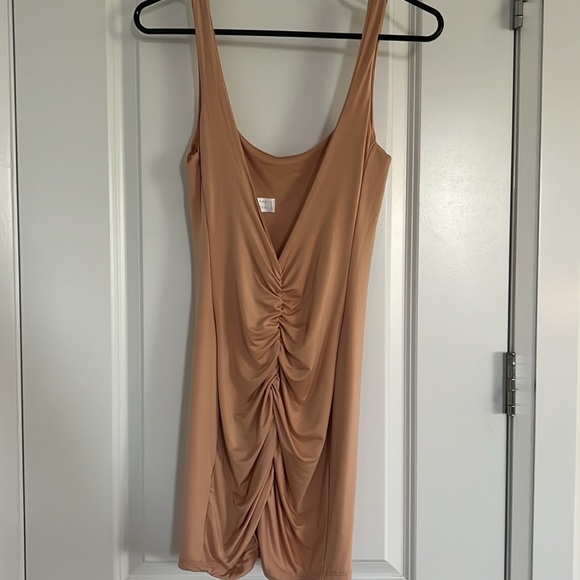 Revamped nude dress - Picture 7 of 7